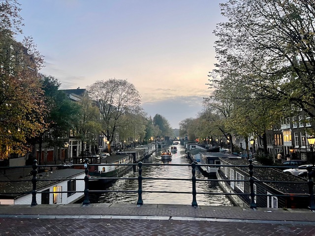 Amsterdam på cykel. Tur 1: mylder og ro, by, flod, polders og kanaler - ca. 22 km