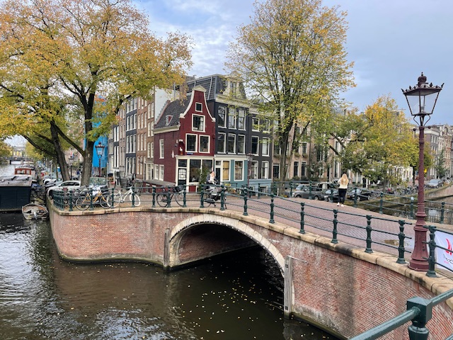 Amsterdam på cykel. Tur 1: mylder og ro, by, flod, polders og kanaler - ca. 22 km