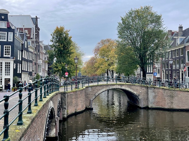 Amsterdam på cykel. Tur 1: mylder og ro, by, flod, polders og kanaler - ca. 22 km