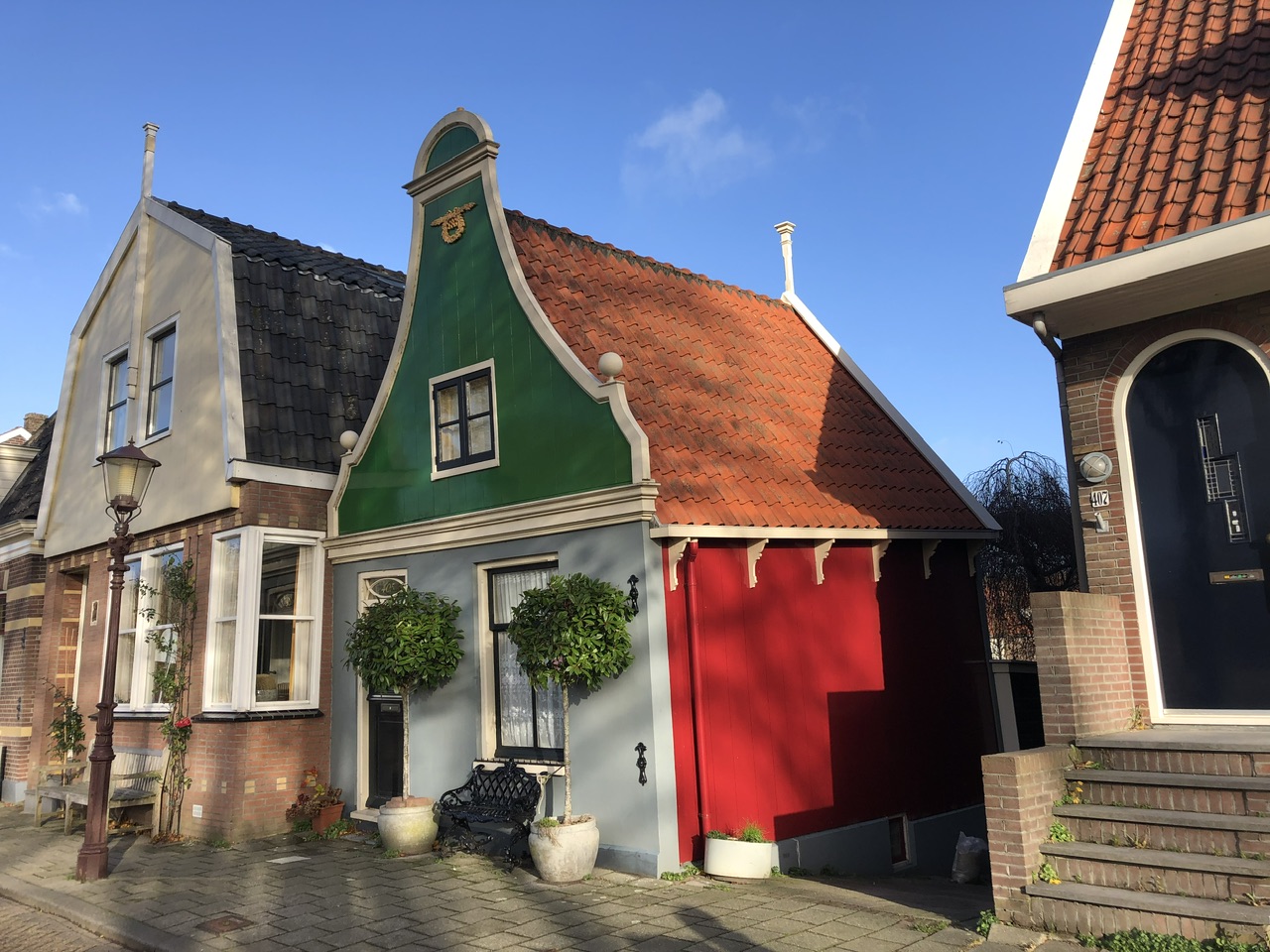 Landsby idyl og historiske dæmninger lige om hjørnet fra det centrale Amsterdam