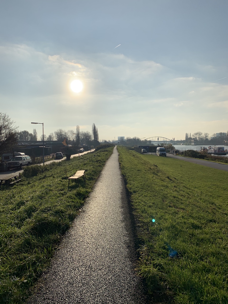 Landsby idyl og historiske dæmninger lige om hjørnet fra det centrale Amsterdam