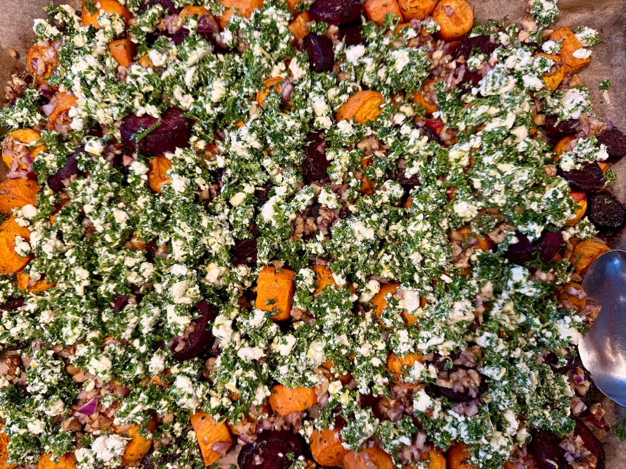 Søde kartofler og rødbeder med feta og valnødder