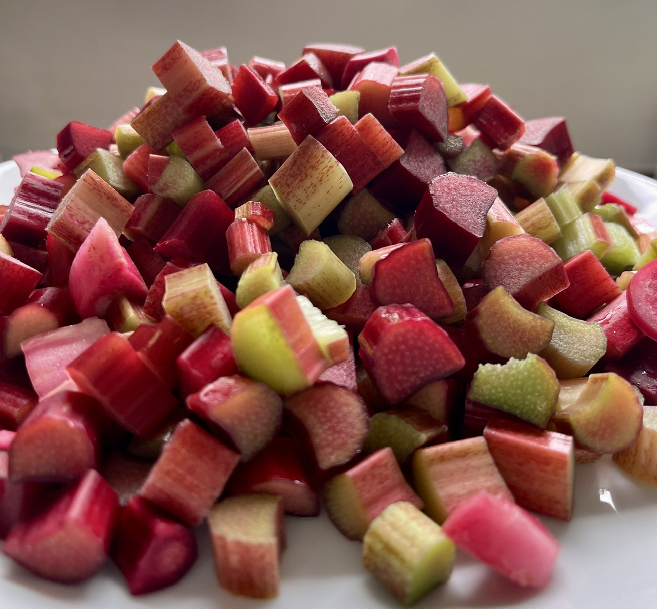 Rabarberkage med nøddemarengs