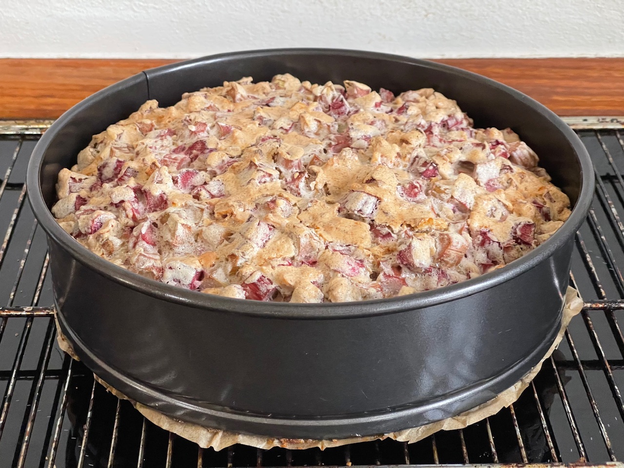 Rabarberkage med nøddemarengs