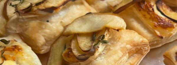 Butterdej med æble og gedeost