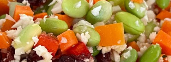 Fyldig blomkålssalat med edamamebønner